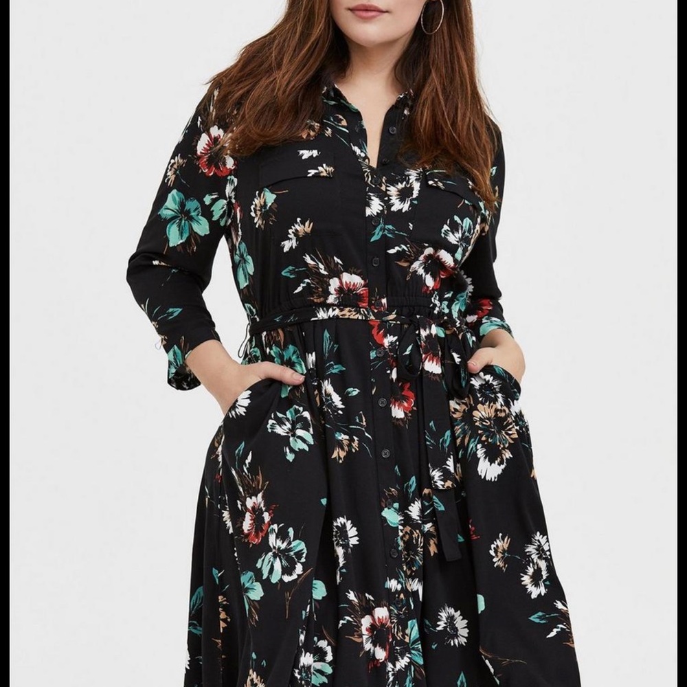 Torrid black w floral print button up collared dress with pockets. Size 20